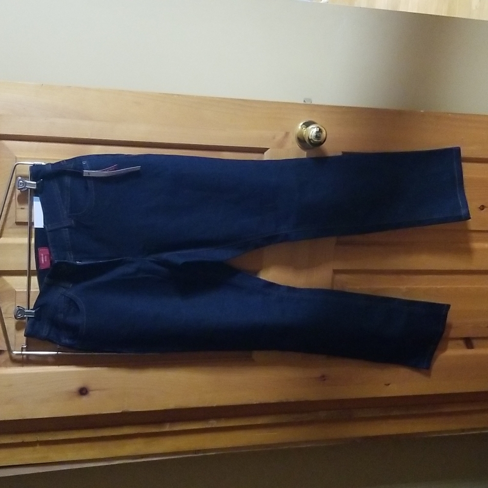 Size 8P straight Leg Jeans